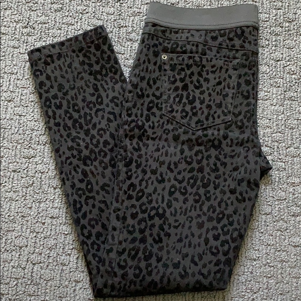 Black 🐆 pants🖤